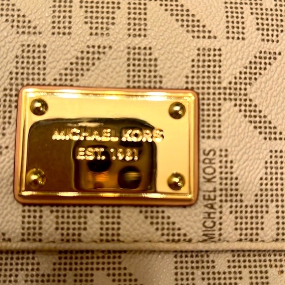 EUC MICHAEL KORS Continental Wallet Snap Closure - Picture 3 of 8